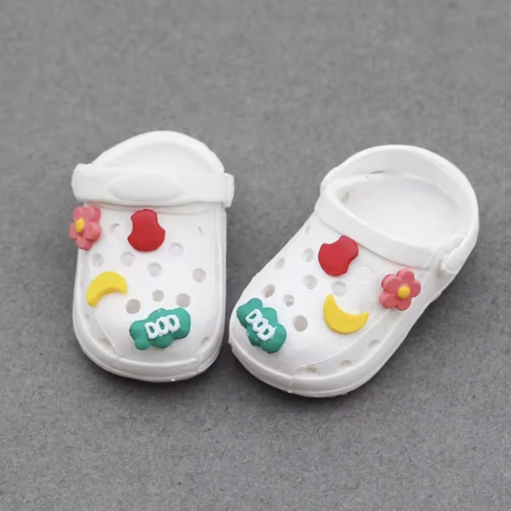 🎊🎊NEW🎊🎊 ADORABLE!! LABUBU Crocs and Charms In WHITE